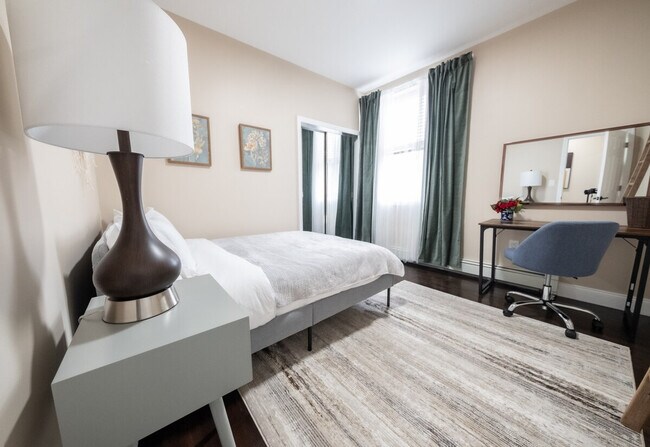 Building Photo - 245 W 113th St