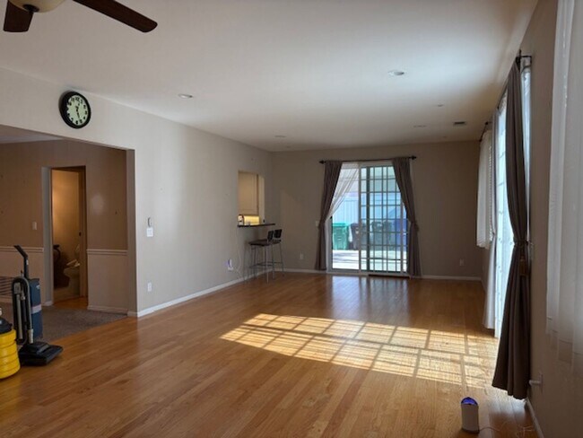 Building Photo - Beautiful Home