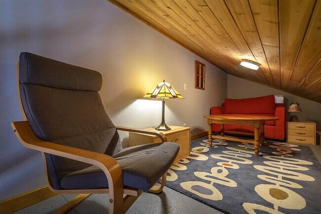 Building Photo - 14745 Davos Dr