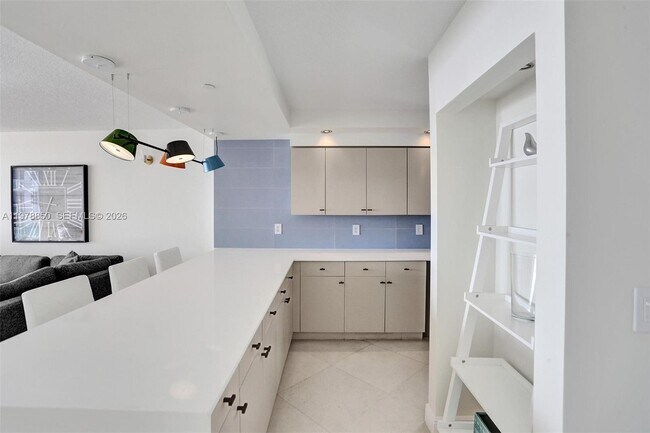 Building Photo - 6917 Collins Ave