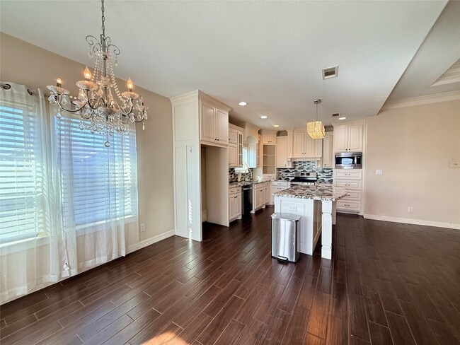 Building Photo - 4410 Sequoia Dr