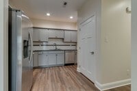 Building Photo - 2 Bedroom 1 car garage