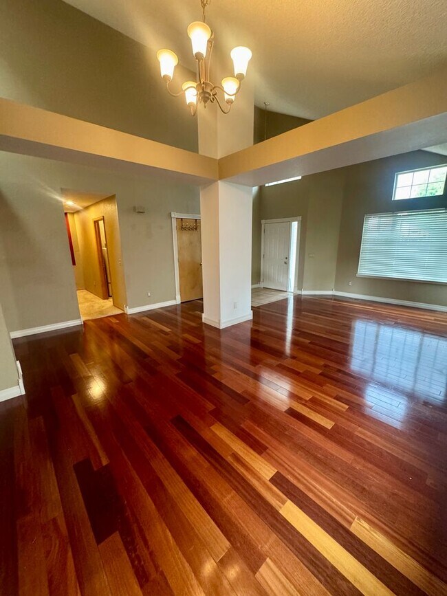 Building Photo - Gorgeous 4 bedroom with Loft and 3 car gar...