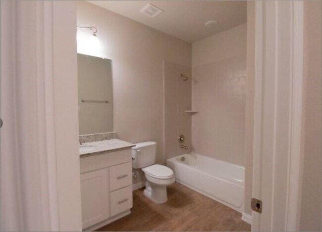 Building Photo - 535 Hillcrest Cir