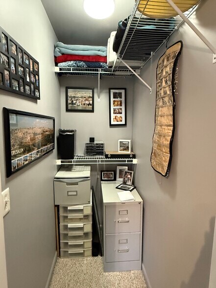 Flex room/Small office/Storage room - 10102 W Midway Ct