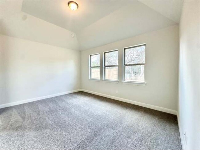 Building Photo - 528 Tubman Dr