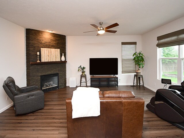 Building Photo - 14902 Mormon St