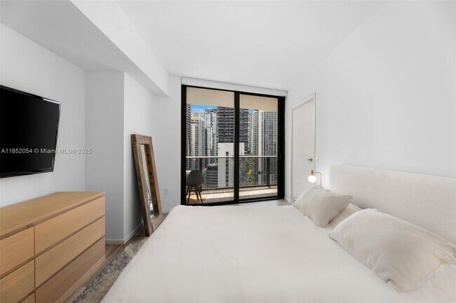 Building Photo - 801 S Miami Ave