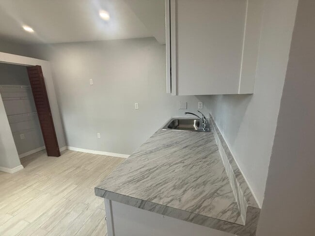 Building Photo - 911 NW 62 Ave