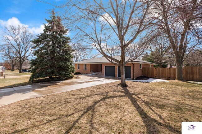 Building Photo - Available now! Spacious 3 Bed, 3 Bath Home with Modern Open Layout & Lawn Care Included