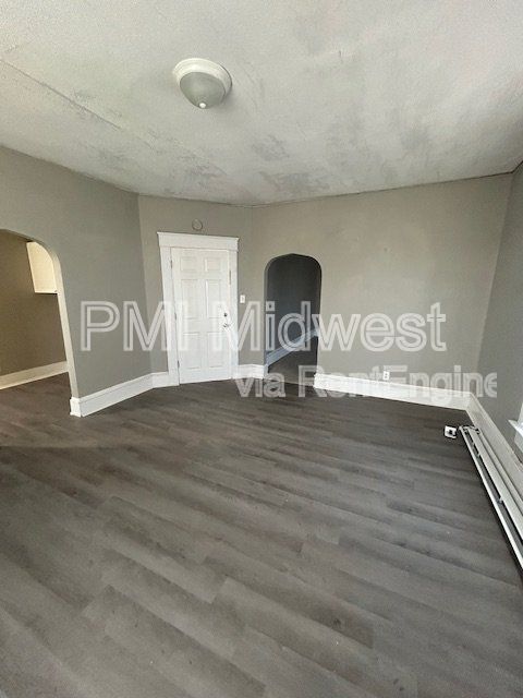 Building Photo - 2516 S Washington St