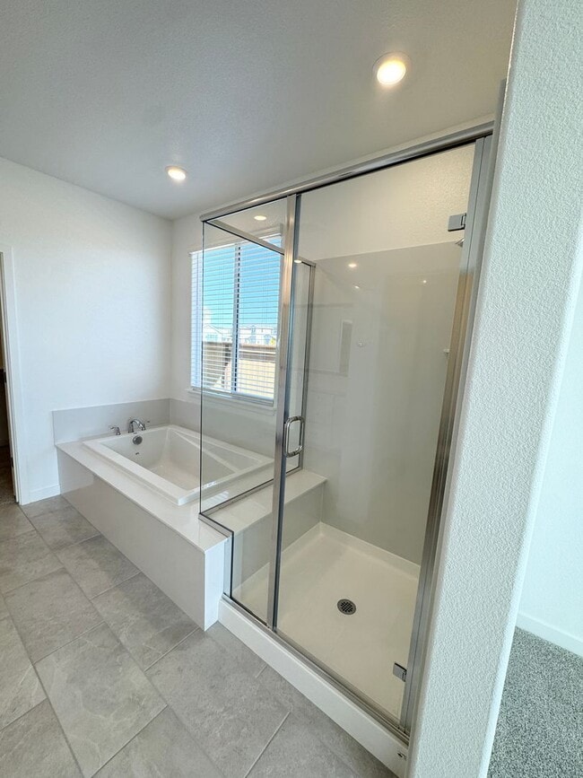Building Photo - 5372 Island Yacht Wy