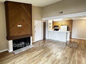 Building Photo - 9249 Village Glen Dr