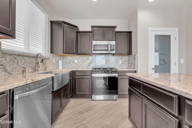 Building Photo - 1807 Dana Gray St