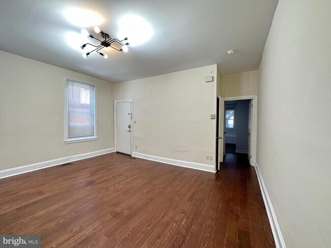 Building Photo - 2528 Poplar St