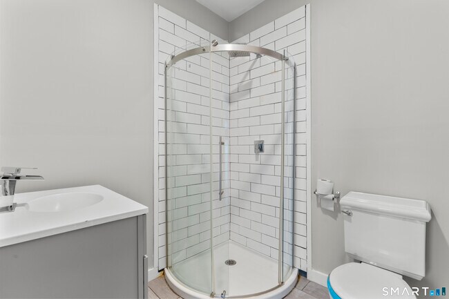 Building Photo - 394 Gregory St