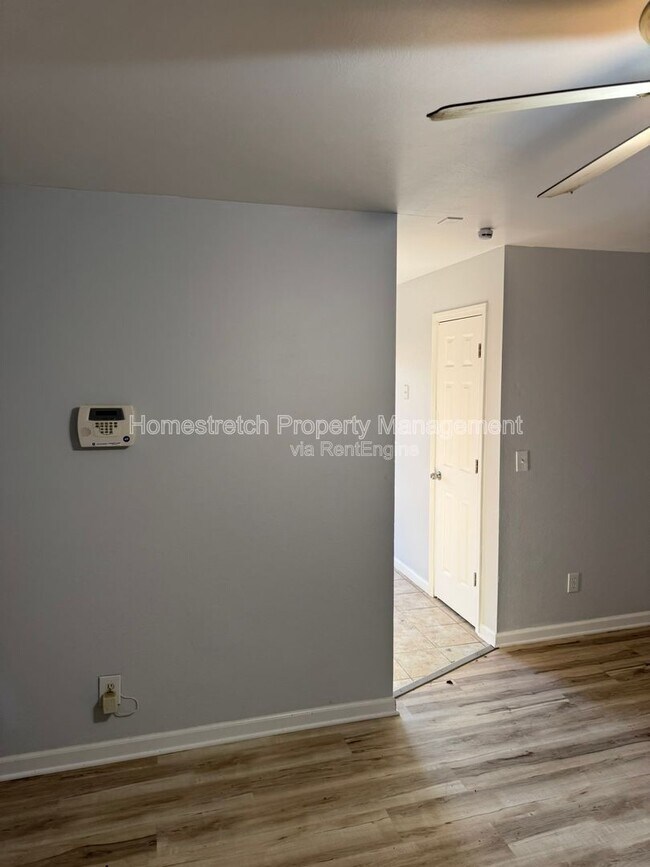 Building Photo - 850 St Bartholomew Dr