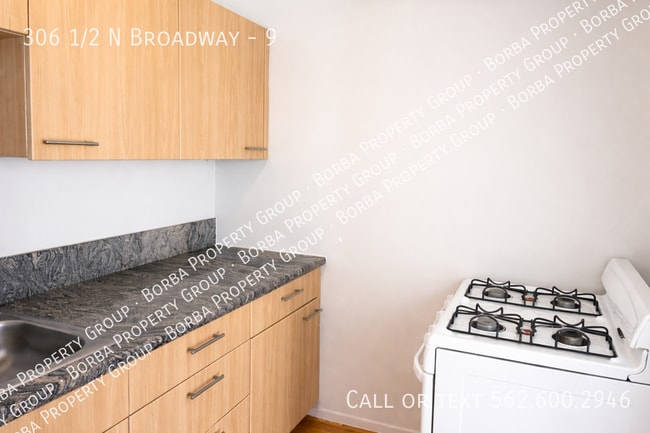 Building Photo - 306 1/2 N Broadway-9