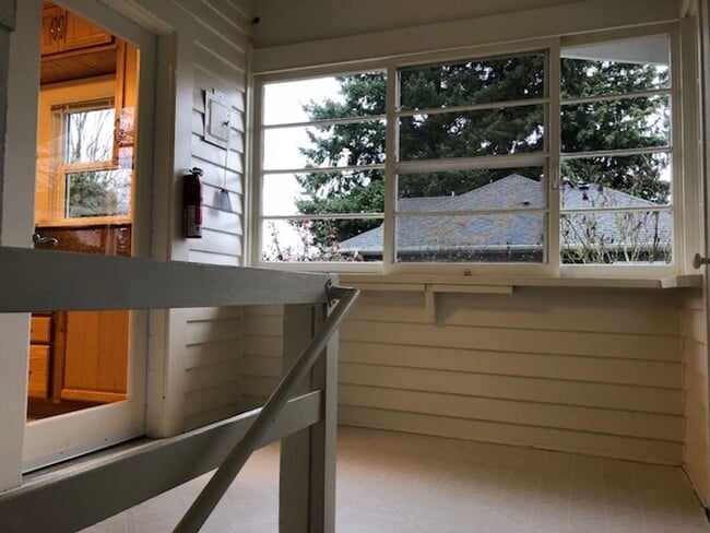 Building Photo - Overlook Bungalow