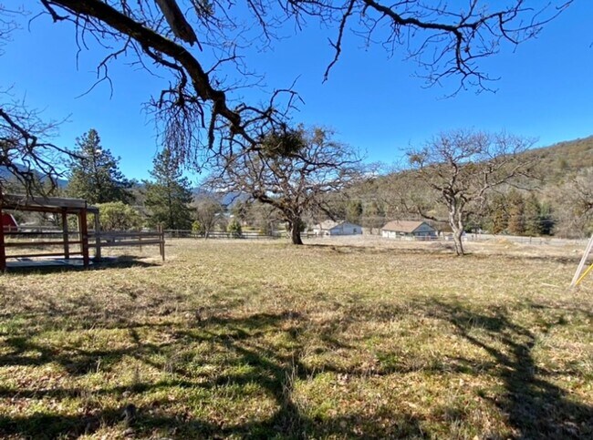 Building Photo - Horse property on 2.8 acres in Ruch with 2...