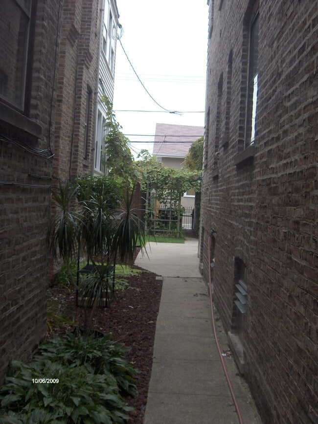 Building Photo - 4037 N Long Ave