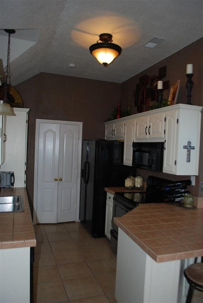 Building Photo - VIEW NOW/COMING SOON - Charming 3 Bed Home in NRH | Open Kitchen + Spacious Backyard