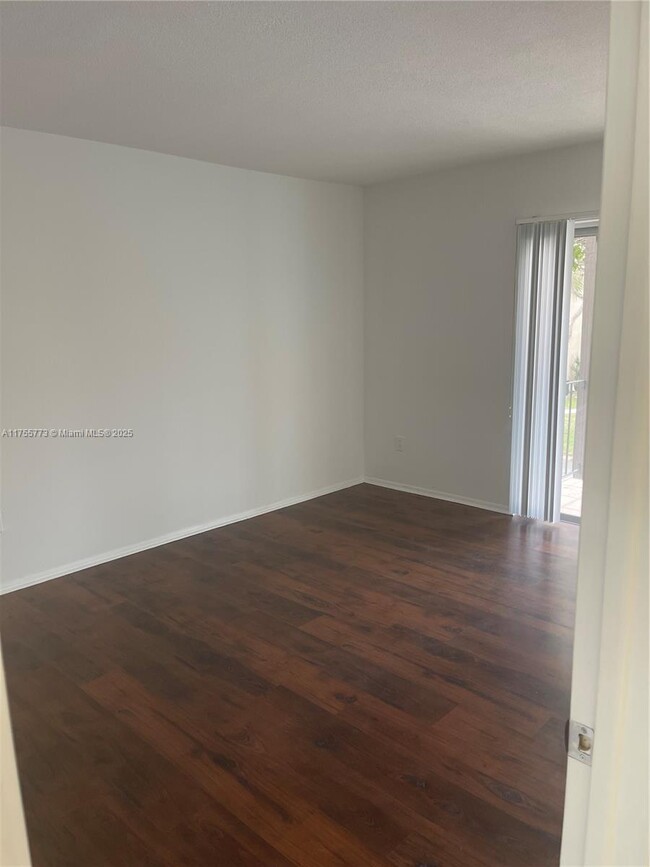 Building Photo - 10790 N Kendall Dr