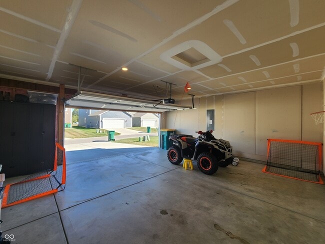 Building Photo - 2573 Plano Dr