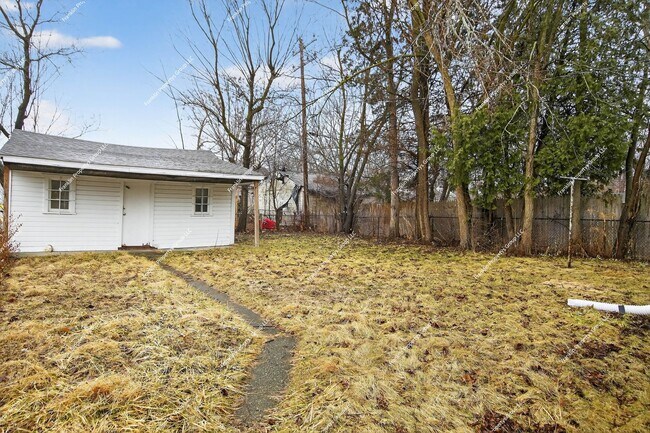 Building Photo - Charming Recently Renovated 3-Bedroom Bungalow in Detroit!