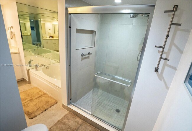 Building Photo - 1717 N Bayshore Dr