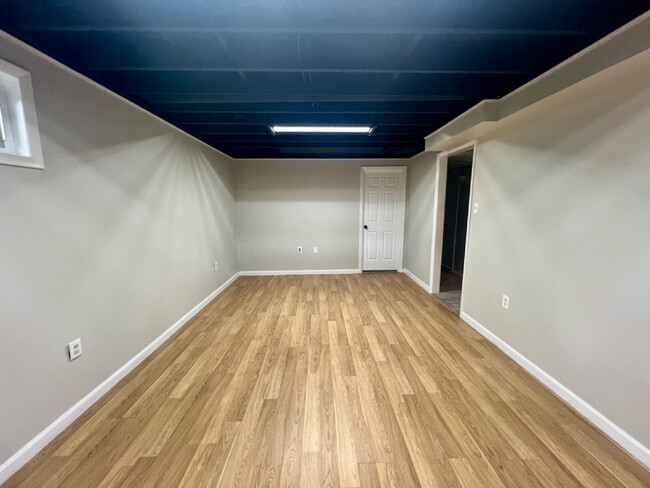 Building Photo - 5002 Maple Way