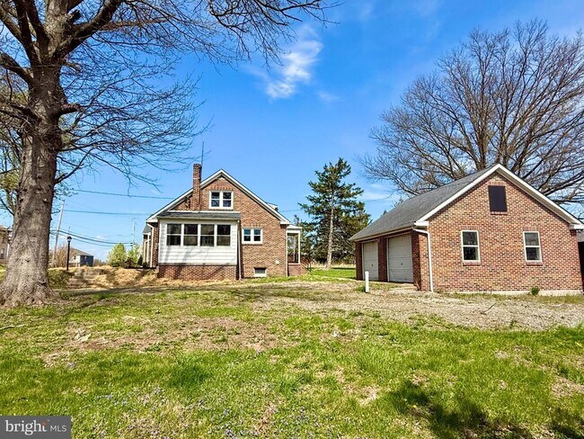 Building Photo - 330 Gilbertsville Rd