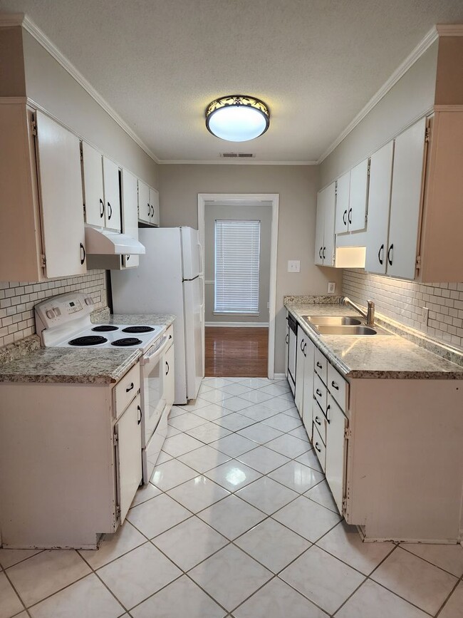 Building Photo - **Available in February " Charming 3 Bedroom 2 Bath Home in Georgetown!