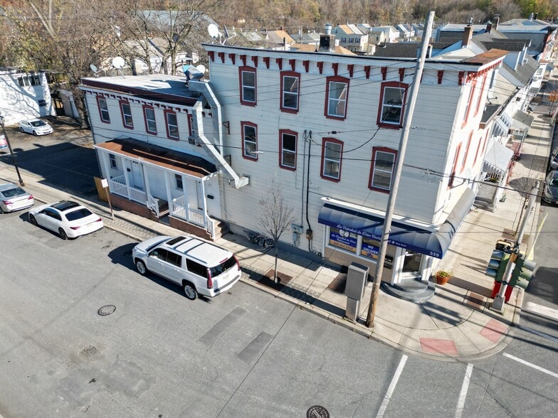 Building Photo - 559 S Main St