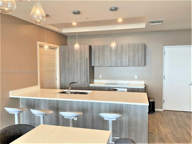 Building Photo - 801 S Miami Ave