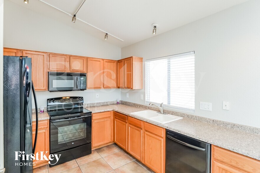 Building Photo - 6648 E Russell St