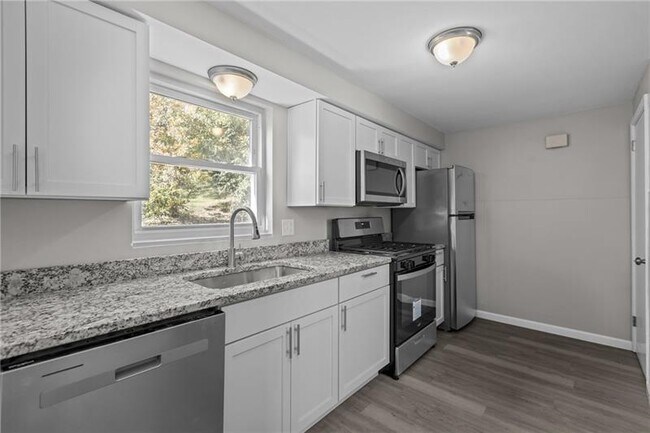 Building Photo - 2982 Kestner Ave