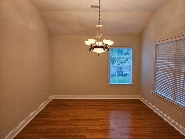 Building Photo - Beautiful 3 Bedroom 2 bath Home in Hampste...