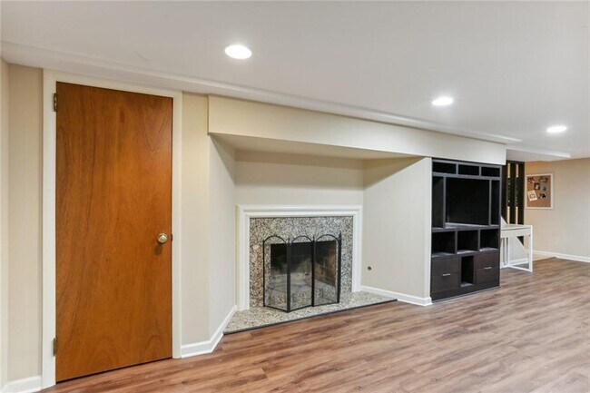 Building Photo - 235 Elden Dr NE