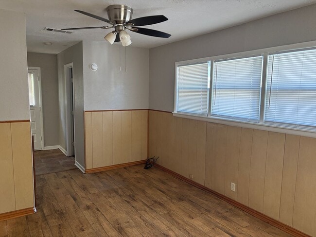 Building Photo - 3/1.5 in Quiet Neighborhood Near Fairview ...