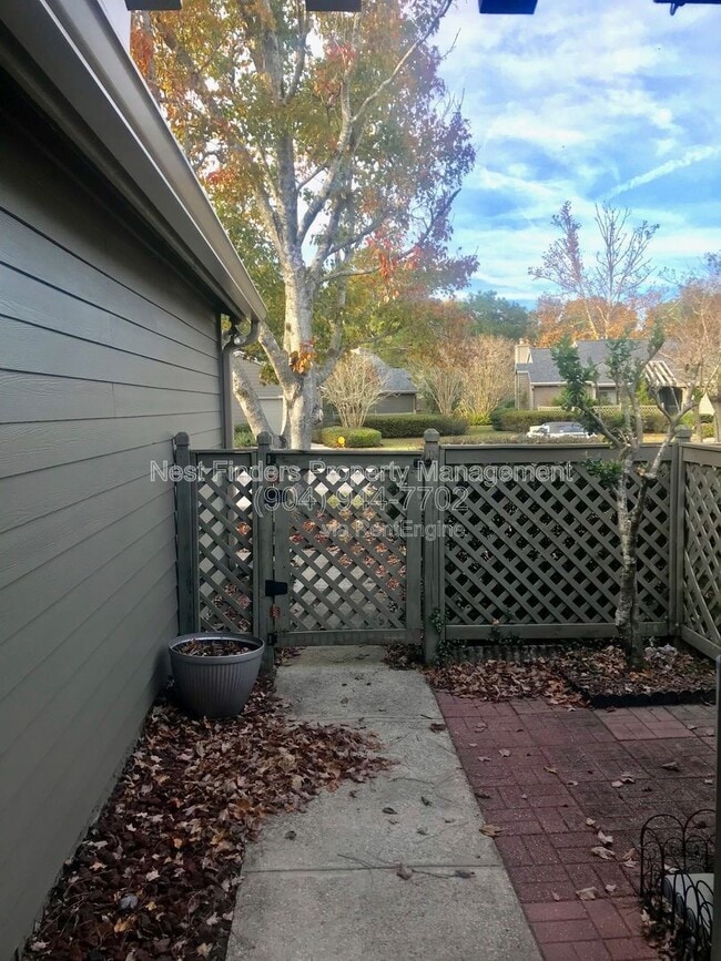 Building Photo - 7623 Baymeadows Cir W