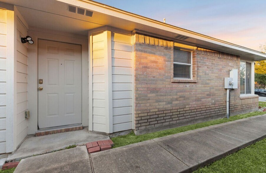 Building Photo - 13326 James Monroe St