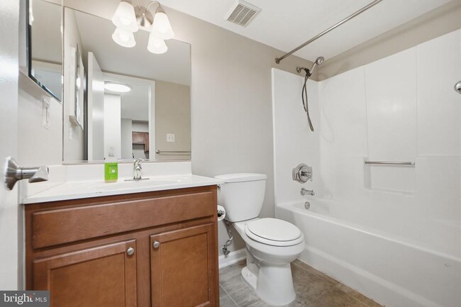 Building Photo - 1001 N Randolph St