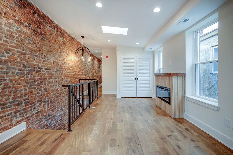 Building Photo - 2835 Diamond Dr