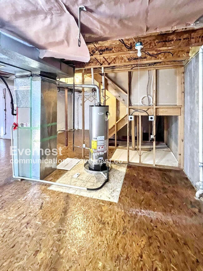 Building Photo - 502 W 114th Way