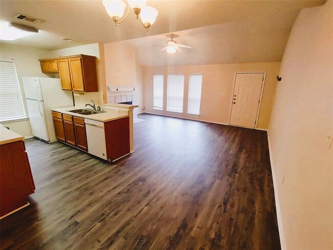 Building Photo - 2421 Wisteria Way