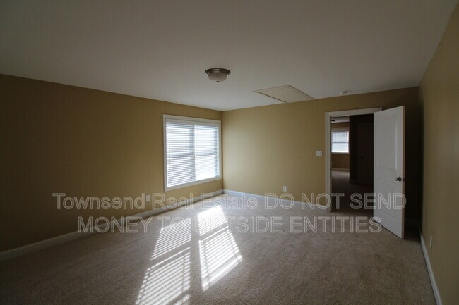 Building Photo - 2210 Westdale Dr