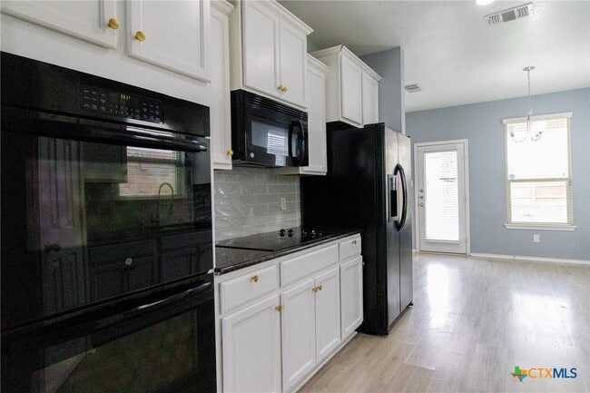 Building Photo - 6505 Clear Brook Dr