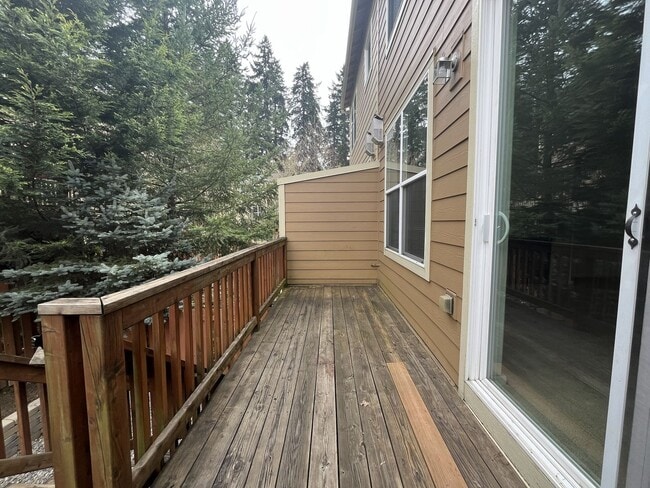 Building Photo - Beautiful 2 Bedroom Townhome with Walk-In Closets Private Deck & Attached Garage