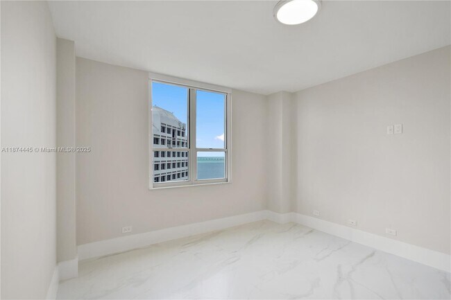 Building Photo - 701 Brickell Key Blvd